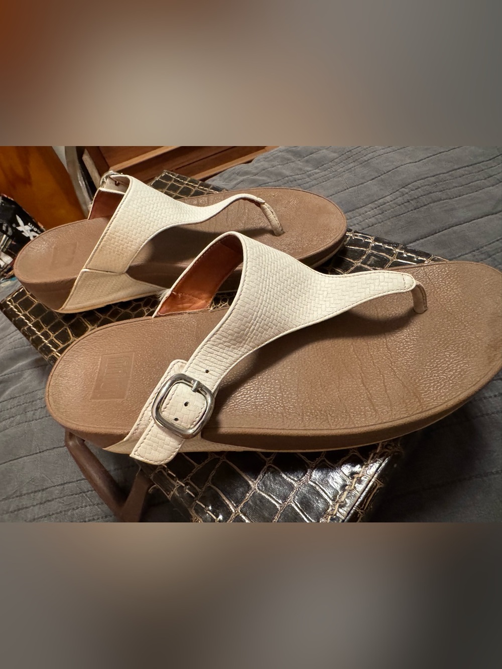 Fitflop Women’s Soft White and Tan Thong Sandals with Buckle